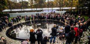 Dani Karavan, Memoriale ai Sinti e ai Rom, Berlino