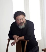 Ai Weiwei nel suo studio di Bejin